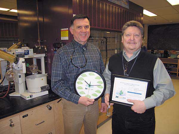 Chemistry Undergraduated Synthesis lab group with sustainable lab certificate